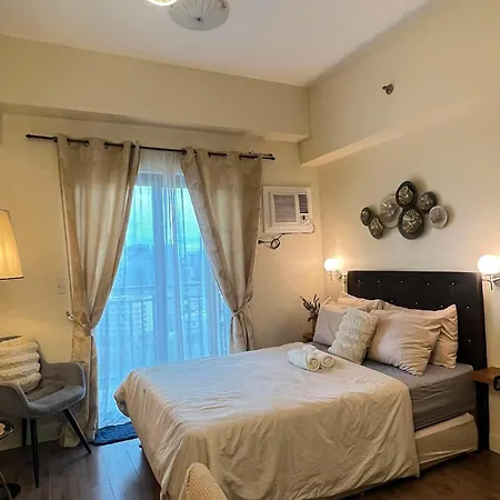 Miestee\'S Modern Luxe Retreat